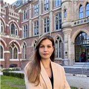 Diplômée en droit disponible selon vos besoins !